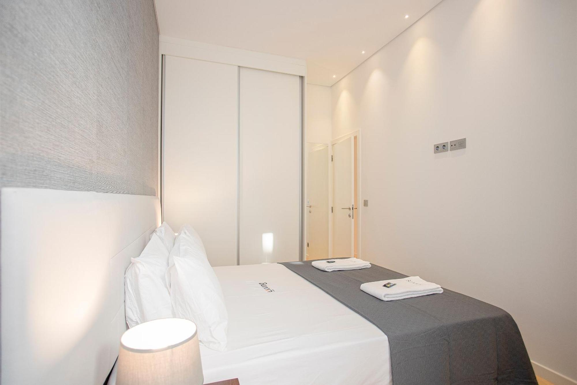 Liiiving In Porto-Mouzinho Residence Apartments ภายนอก รูปภาพ